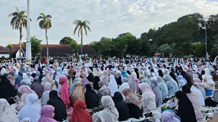 Jemaah Muhammadiyah Padati Lapangan Sempur untuk Salat Idulfitri 1447 H