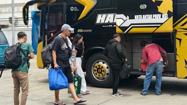 Aktivitas Penumpang di Terminal Bubulak saat Arus Balik 2026 Mulai Ramai