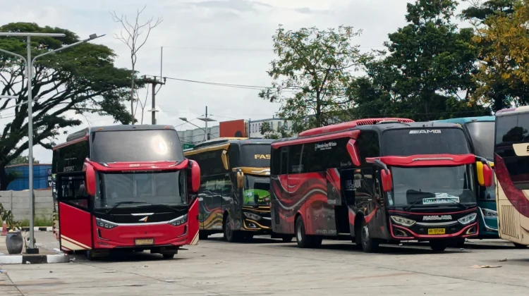 Aktivitas Penumpang di Terminal Bubulak saat Arus Balik 2026 Mulai Ramai