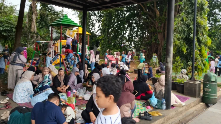 Keramaian Pengunjung di Alun-Alun Kota Bogor saat Libur Lebaran 2026