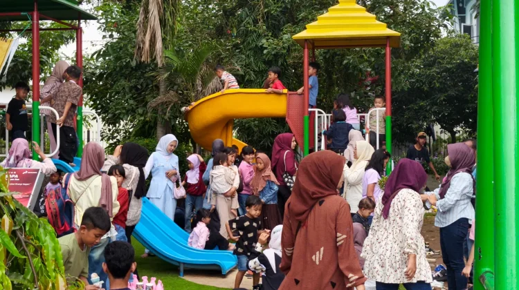 Keramaian Pengunjung di Alun-Alun Kota Bogor saat Libur Lebaran 2026