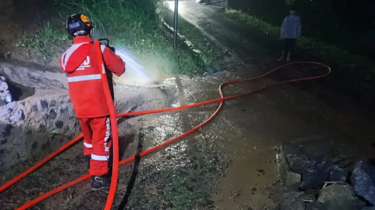 Banjir dan Longsor Menerjang wilayah Nagrak Kabupaten Sukabumi