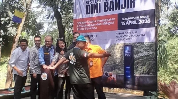 Momen Wamen PU Meresmikan Alat Deteksi Dini Banjir di Bojongkulur Bogor