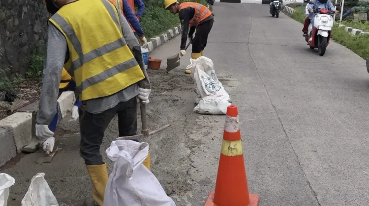 PLN Gerak Cepat Perbaiki Jalan Rusak eks Perbaikan Jaringan Kabel di Kedung Badak
