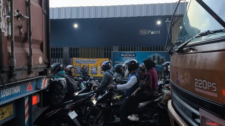 Lalu Lintas di Turunan Cikereteg Padat jelang Iduladha