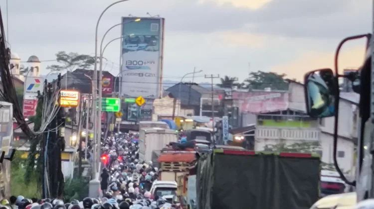 Lalu Lintas di Turunan Cikereteg Padat jelang Iduladha