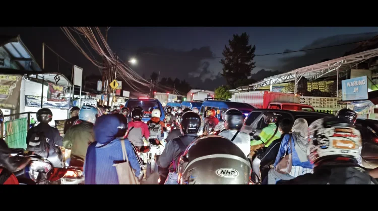Lalu Lintas di Turunan Cikereteg Padat jelang Iduladha