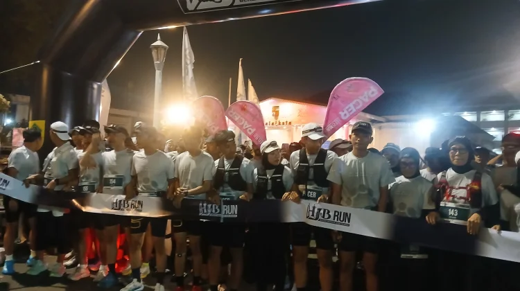 Ratusan Pelari Meriahkan Malam Puncak HJB Run 2026