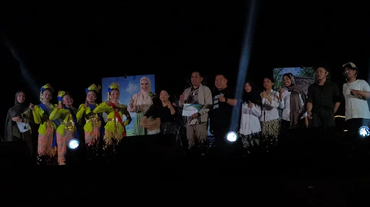 Ruang Riung Menampilkan Pertunjukan Seni dari Harpas