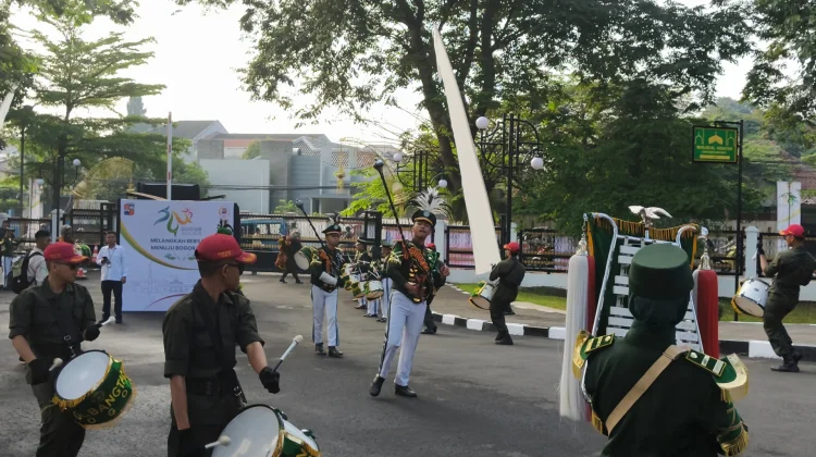 Drumband Polbangtan Sambut Tamu Rapat Paripurna HJB ke-544