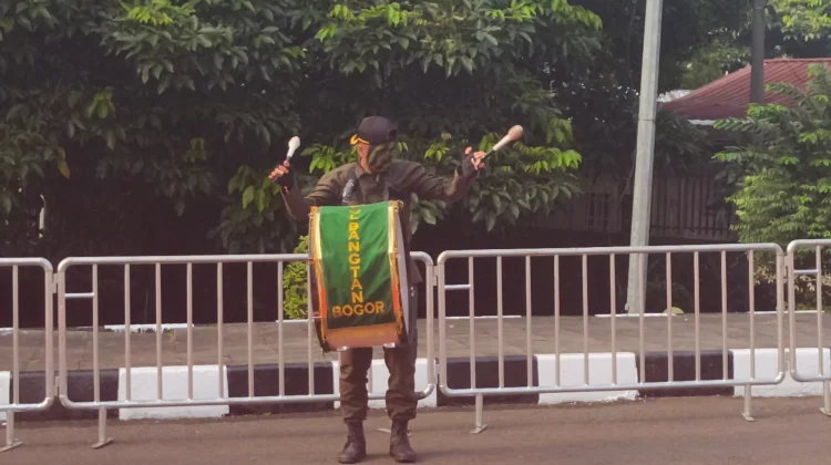 Drumband Polbangtan Sambut Tamu Rapat Paripurna HJB ke-544