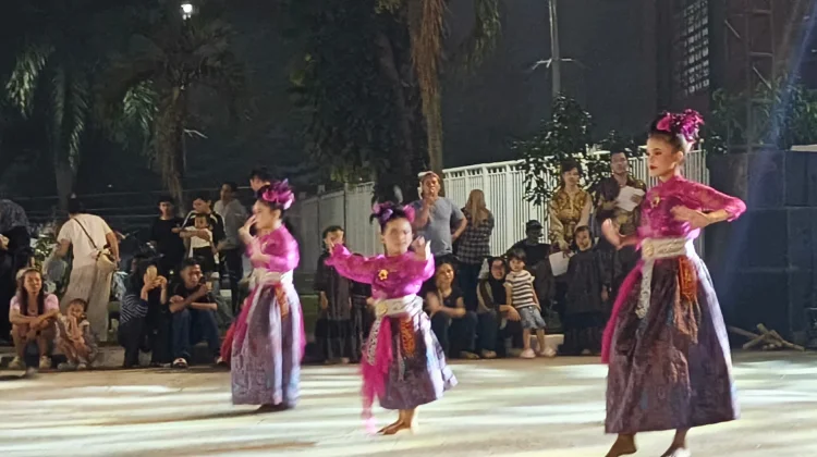 Anak Usia Lima Tahun Tampil Membawakan Tari Tradisional di Panggung KaBOGORFEST