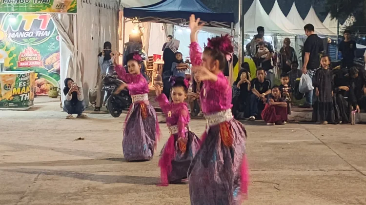 Anak Usia Lima Tahun Tampil Membawakan Tari Tradisional di Panggung KaBOGORFEST