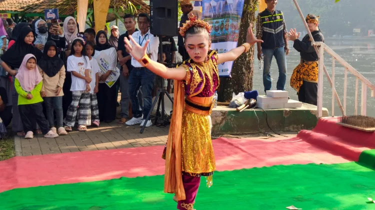 Penampilan Tari Karaton Mandala Agung Meriah di Festival Ekraf Situ Gede Vol.2