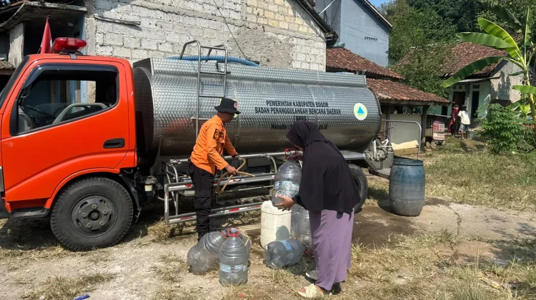 BPBD Kabupaten Bogor Distribusikan Air Bersih akibat Kemarau