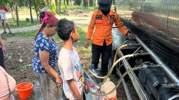 BPBD Kabupaten Bogor Distribusikan Air Bersih akibat Kemarau