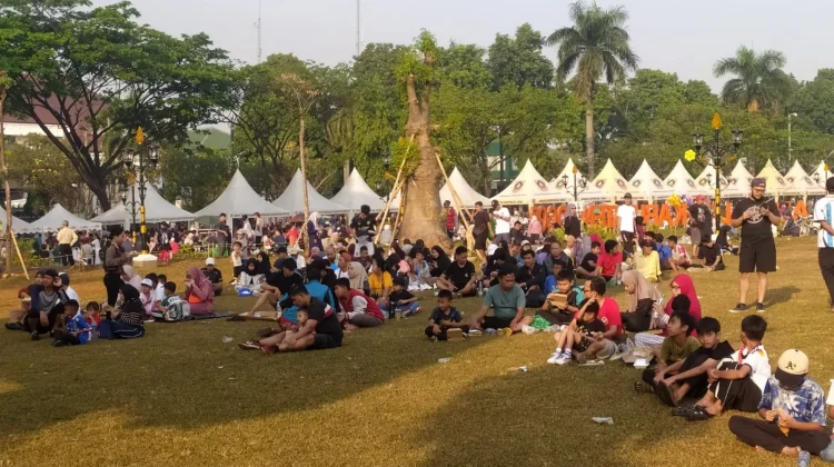Berita Foto - Minggu Pagi, Warga Bogor Datangi Alun-Alun Cibinong ...