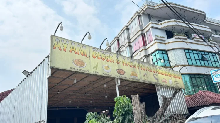 Lapar Tengah Malam? Ada Ayam dan Kari Pedas 24 Jam di Bogor