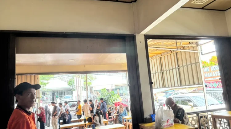Lapar Tengah Malam? Ada Ayam dan Kari Pedas 24 Jam di Bogor