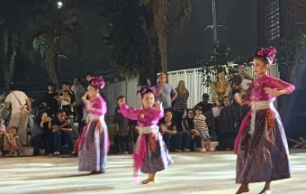 Anak Usia Lima Tahun Tampil Membawakan Tari Tradisional di Panggung KaBOGORFEST