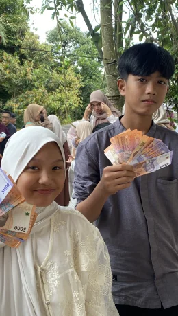 Serba Serbi Halalbihalal: Silaturahmi hingga Bagi-Bagi THR