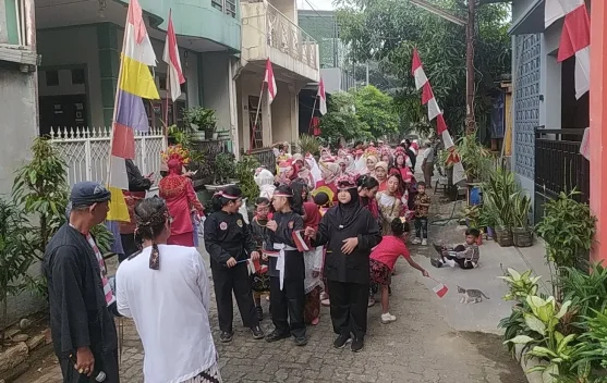 Warga Perumahan Ciriung Cemerlang Cibinong Antusias Ikuti Karnaval HUT RI ke-81
