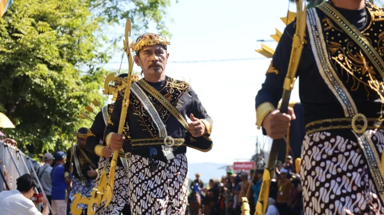 Meriahkan HUT ke 528 Kuningan, Bupati dan Pejabat kenakan Pakaian Kerajaan