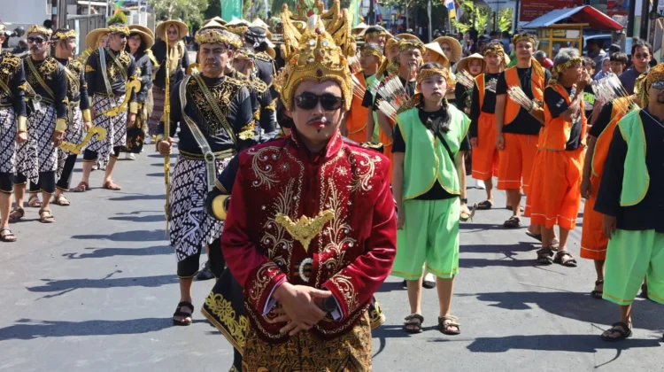 Meriahkan HUT ke 528 Kuningan, Bupati dan Pejabat kenakan Pakaian Kerajaan