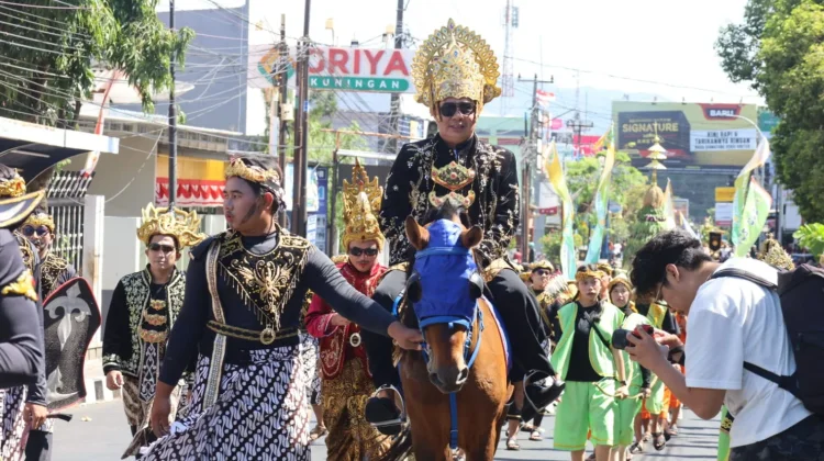 Meriahkan HUT ke 528 Kuningan, Bupati dan Pejabat kenakan Pakaian Kerajaan