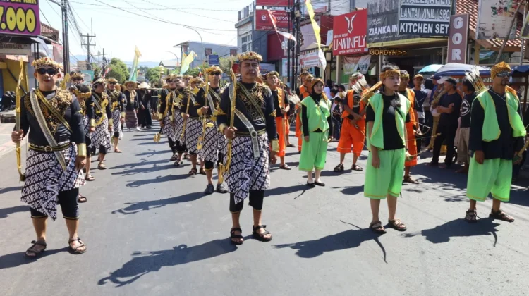 Meriahkan HUT ke 528 Kuningan, Bupati dan Pejabat kenakan Pakaian Kerajaan