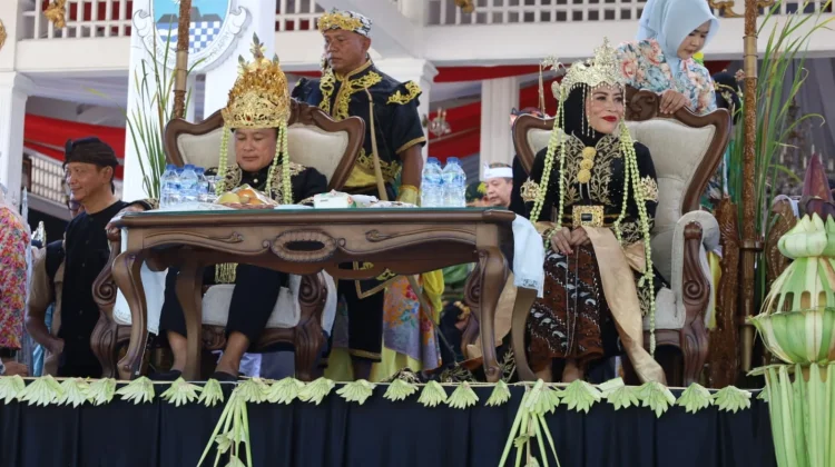 Meriahkan HUT ke 528 Kuningan, Bupati dan Pejabat kenakan Pakaian Kerajaan