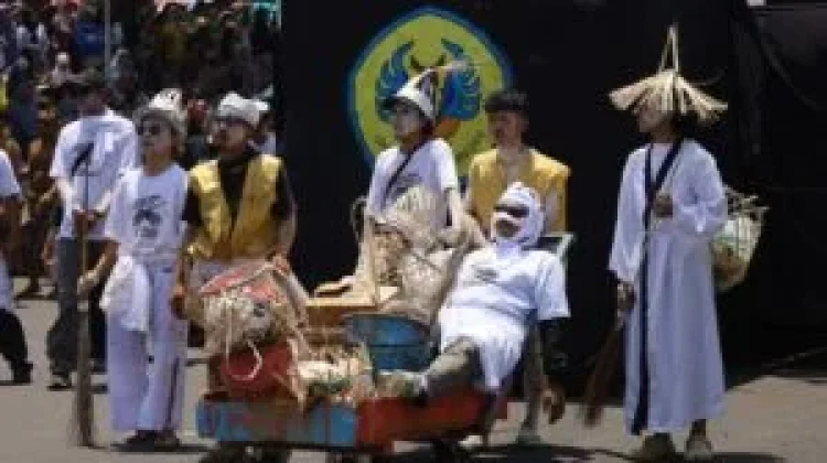 Helaran Budaya Semarakkan Hari Jadi ke-528 Kuningan