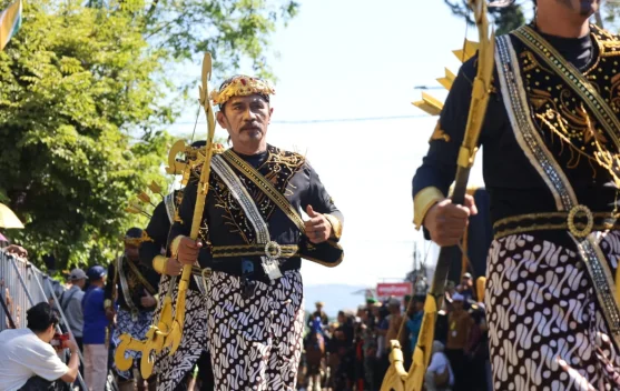 Meriahkan HUT ke 528 Kuningan, Bupati dan Pejabat kenakan Pakaian Kerajaan