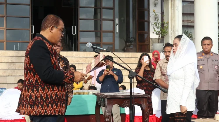 Cicih Badeoda Dikukuhkan sebagai Bunda Literasi Ende