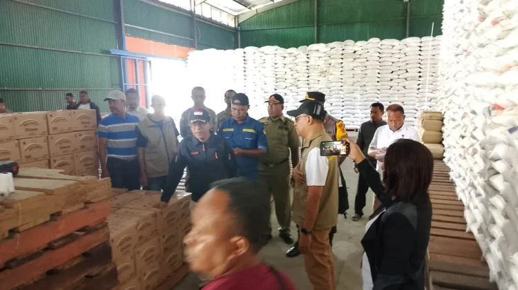 Sidak Gudang Dolog, Stok Sembako di Ende Dipastikan Aman