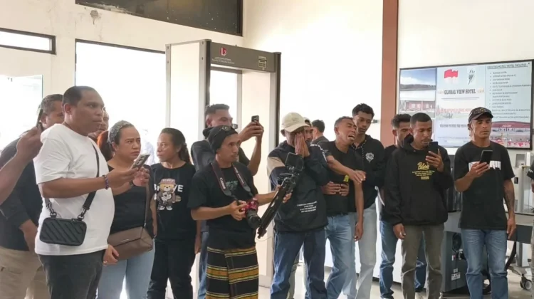 Jenazah Edwin, Korban Penyerangan OTK di Papua, Disambut Isak Tangis Keluarga