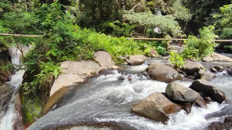 Menikmati Keindahan Air Terjun Murundao di Ende