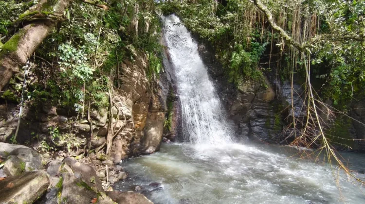 Menikmati Keindahan Air Terjun Murundao di Ende