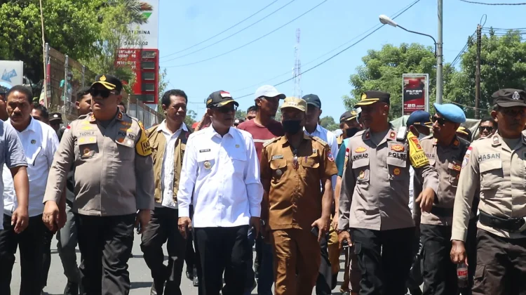 Bupati Badeoda Tinjau Lokasi Penertiban Sempadan Pantai Ndao