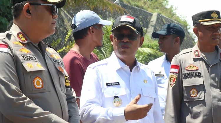 Bupati Badeoda Tinjau Lokasi Penertiban Sempadan Pantai Ndao