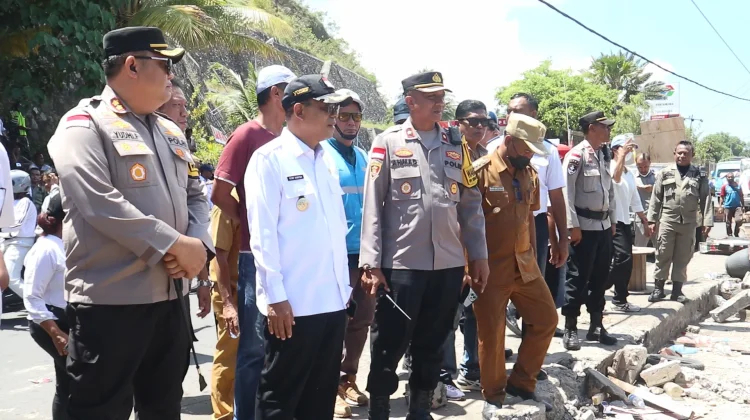 Bupati Badeoda Tinjau Lokasi Penertiban Sempadan Pantai Ndao