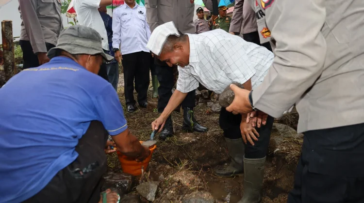Kapolres Ende Letakkan Batu Pertama Mushola