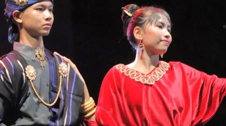 Fashion Show Budaya Frateran Ndao Meriahkan Pancasila Night
