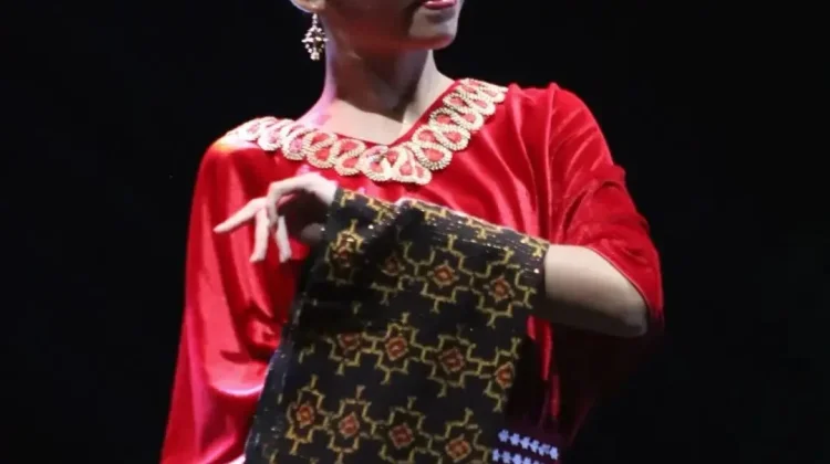 Fashion Show Budaya Frateran Ndao Meriahkan Pancasila Night