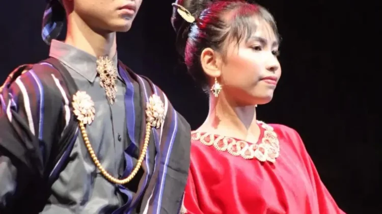 Fashion Show Budaya Frateran Ndao Meriahkan Pancasila Night