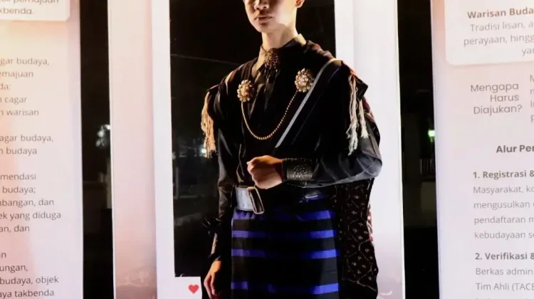 Fashion Show Budaya Frateran Ndao Meriahkan Pancasila Night