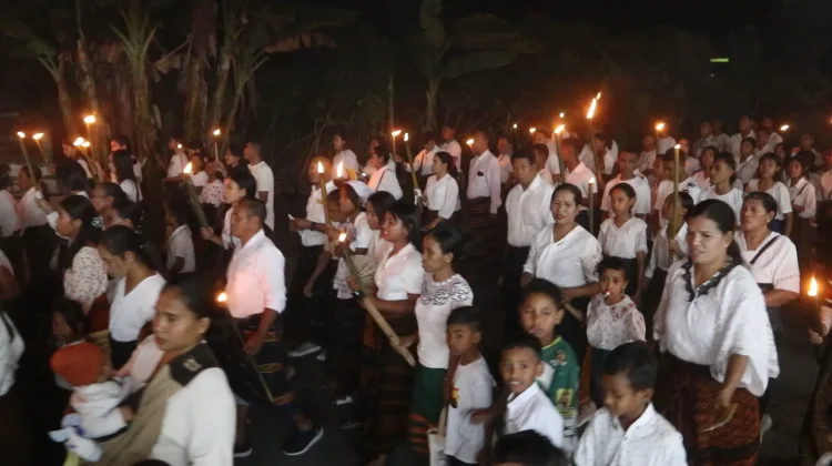 Perarakan Arca Ine Maria Guadalupe Warnai Harlah Pancasila di Ende