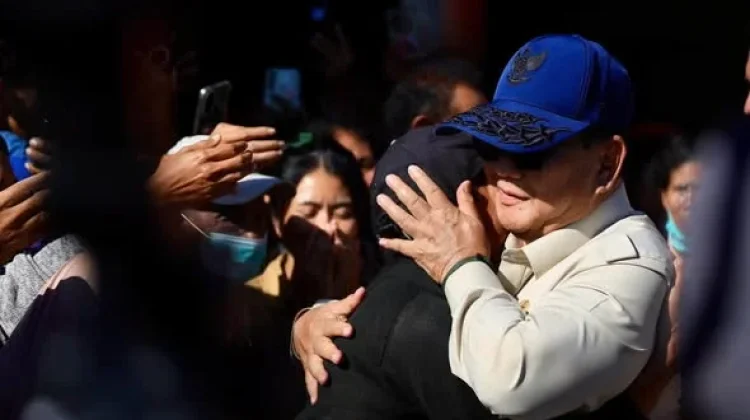 Presiden Prabowo Tinjau Korban Gempa di NTT