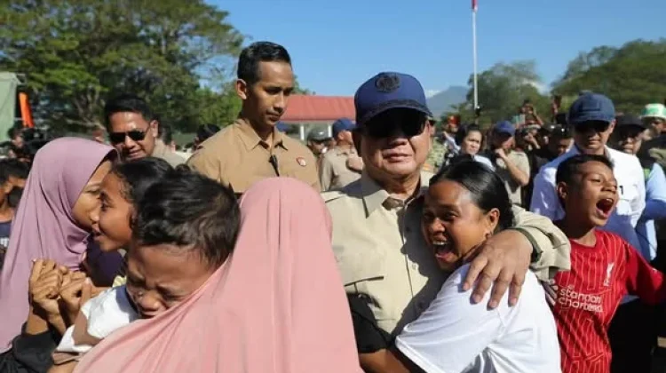 Presiden Prabowo Tinjau Korban Gempa di NTT