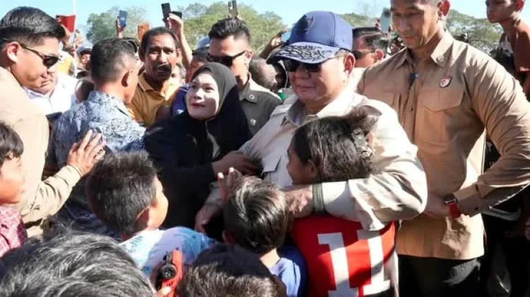 Presiden Prabowo Tinjau Korban Gempa di NTT